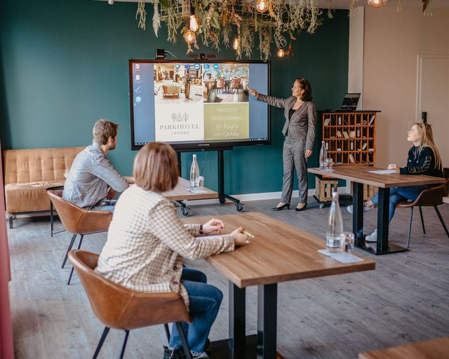 Abb. Innovative Tagungstechnik im Parkhotel Landau